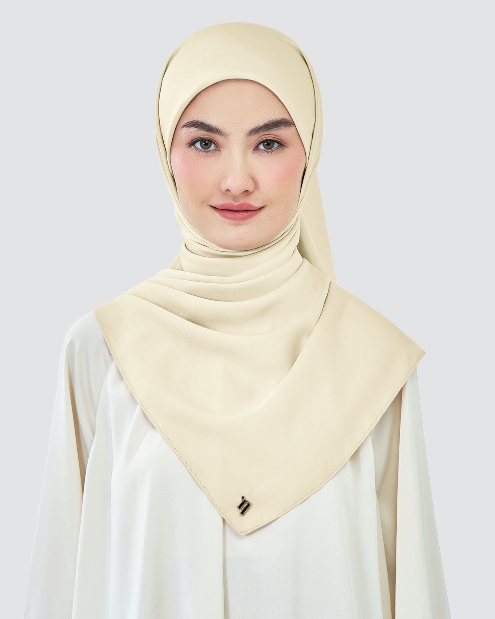 AMAYA SATIN SQUARE - MACADAMIA