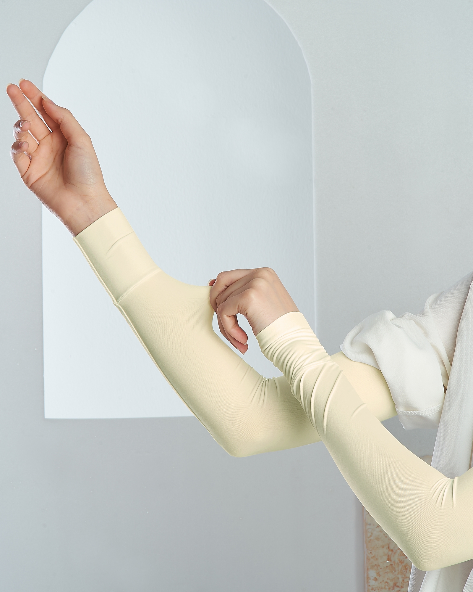 NWEAR AURA HAND SOCKS - CREAM