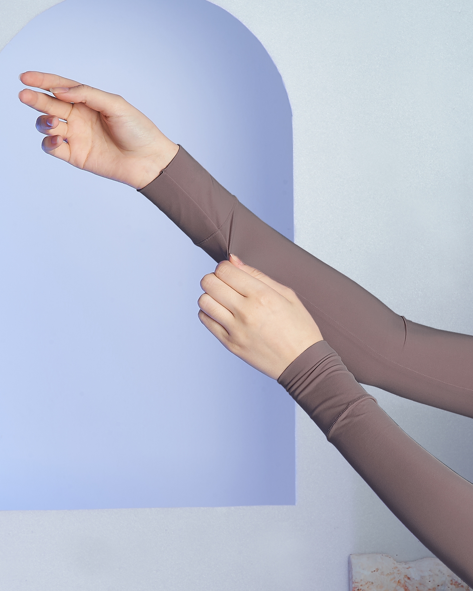 NWEAR AURA HAND SOCKS - PLUM