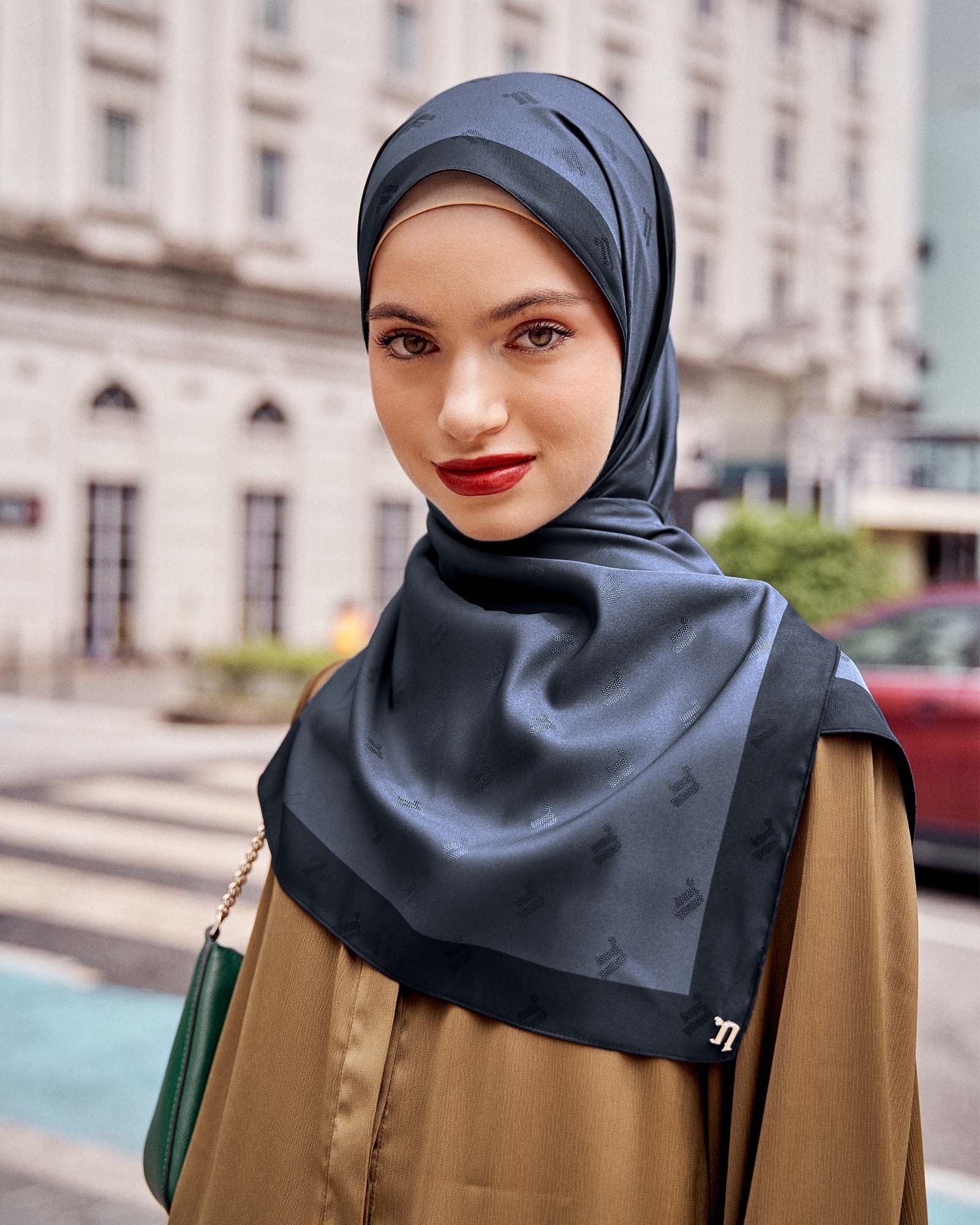 MODA WOVEN SHAWL - NAVY