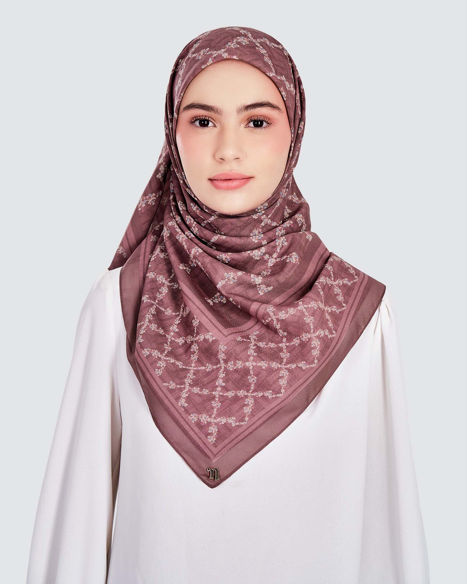 MONOGRAM TRELLIS SQUARE - MAHOGANY