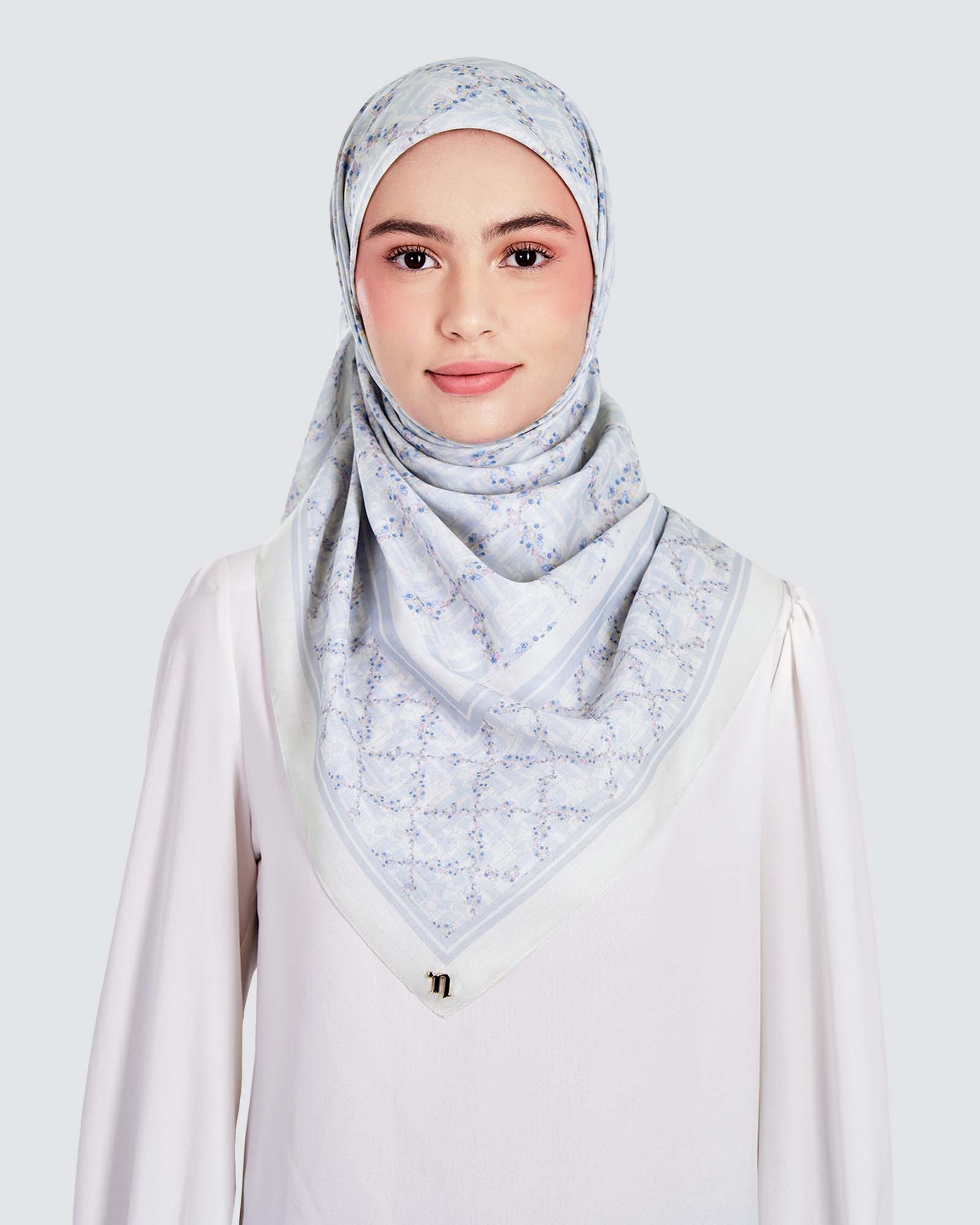 MONOGRAM TRELLIS SQUARE - SKY