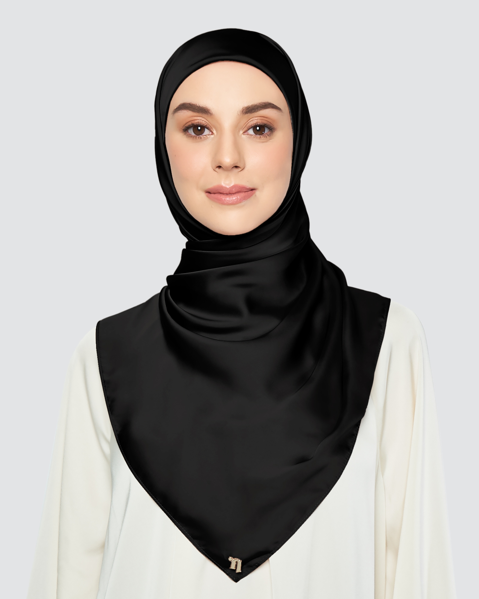 SWARA SATIN SQUARE - BLACK