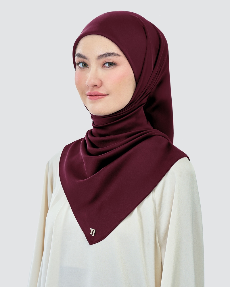 Image of AMAYA SATIN SQUARE - BURGUNDY