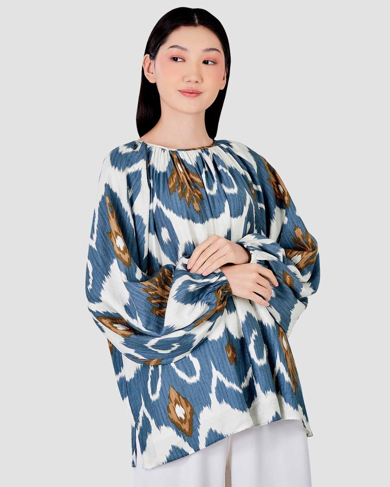 Image of BLUE CRUISE GATHERED RAYON TOP - OCEAN