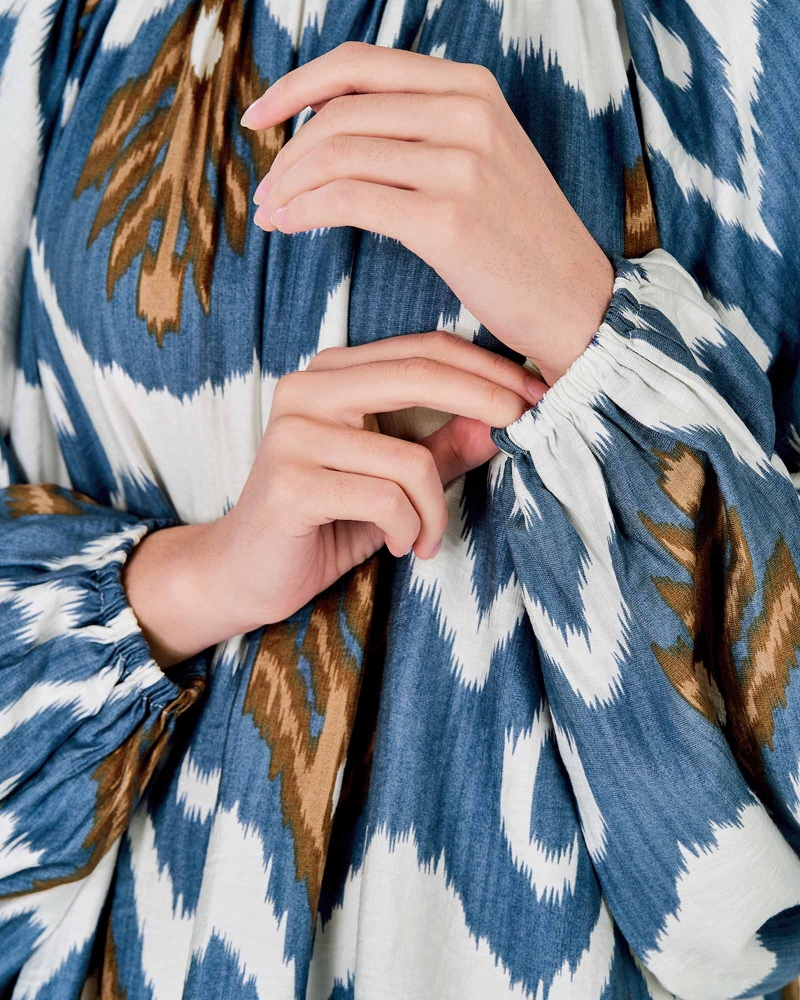Image of BLUE CRUISE GATHERED RAYON TOP - OCEAN