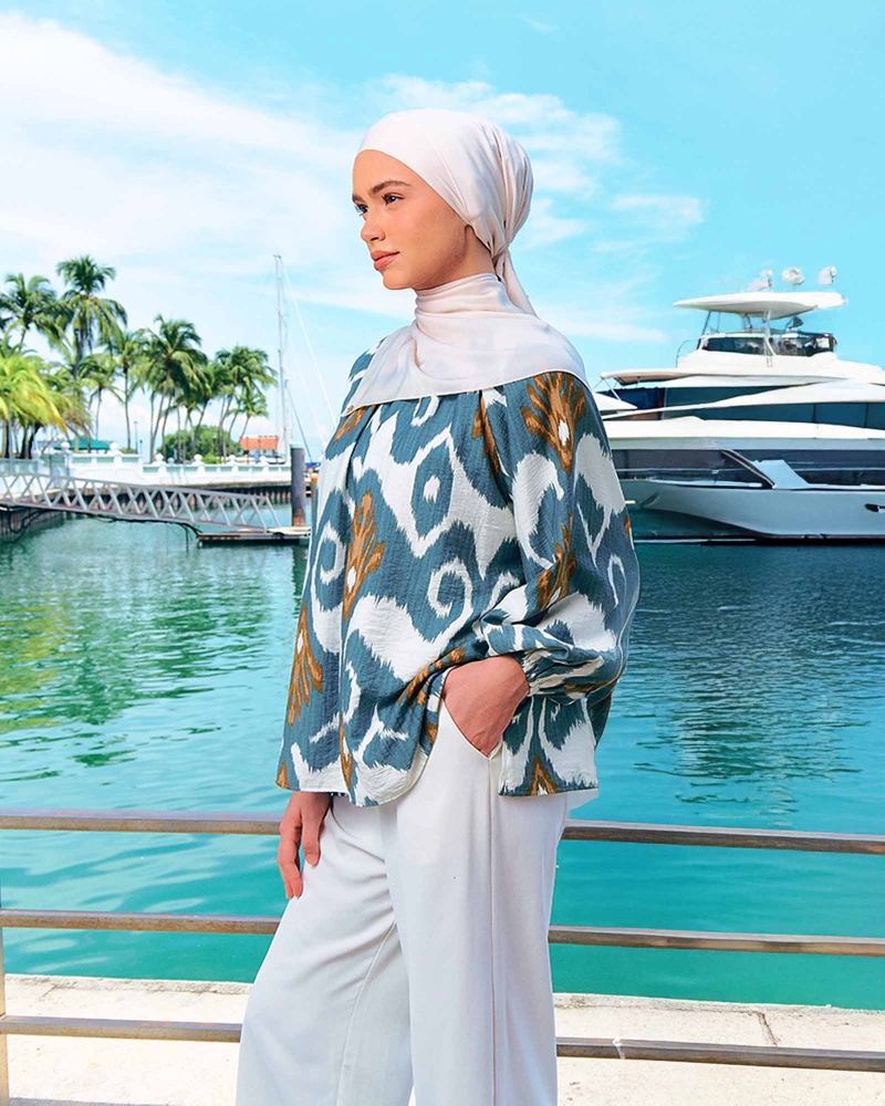 Image of BLUE CRUISE GATHERED RAYON TOP - OCEAN