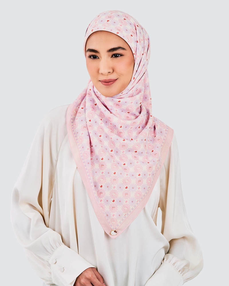 Image of HELLO KITTY X NAELOFAR SQUARE - SWEETLY