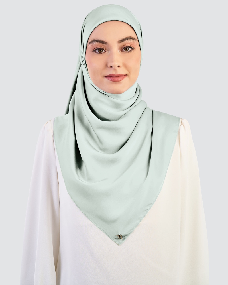 Image of LUNA SATIN SQUARE