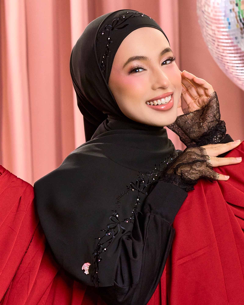 MY MELODY & NAELOFAR EMBROIDERED SHAWL - COMIC COAL